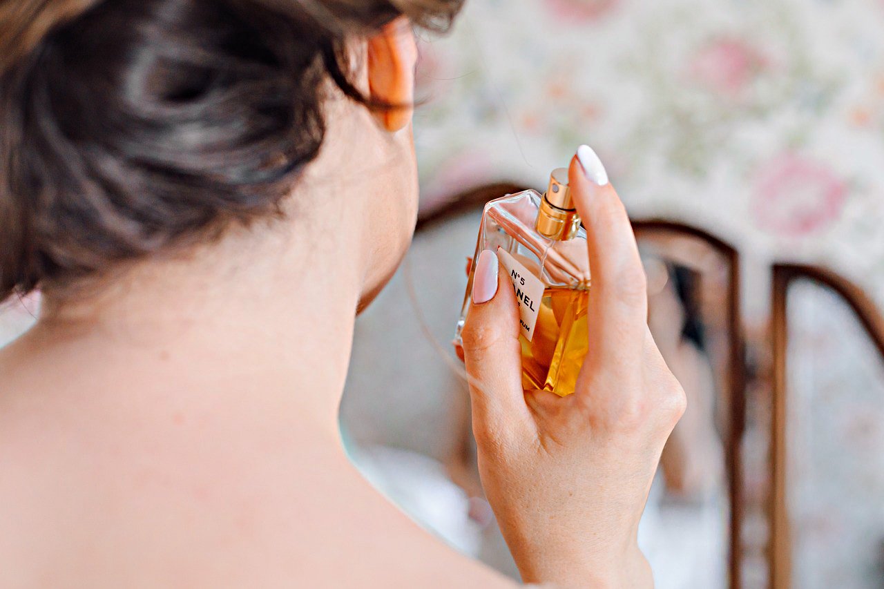 How to Master the Art of Layering Fragrances